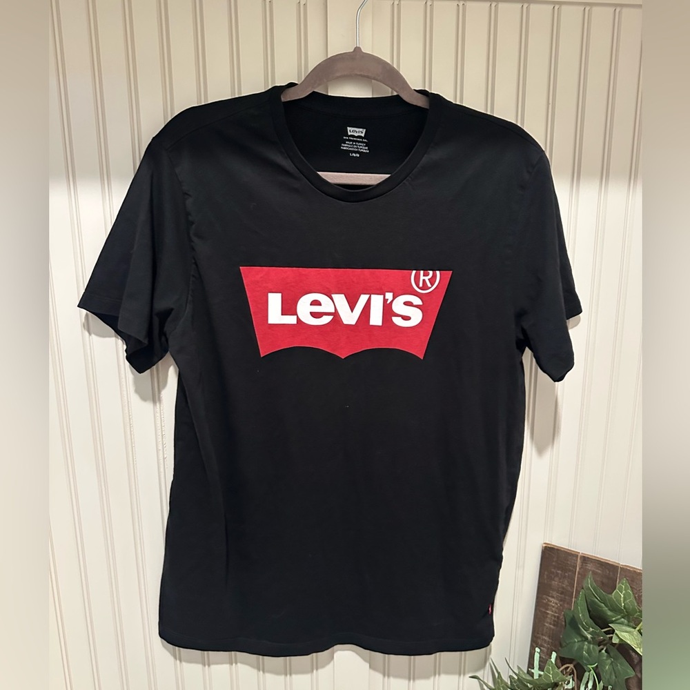 Levi’s Black T-Shirt - Soft Material - *NWOT*